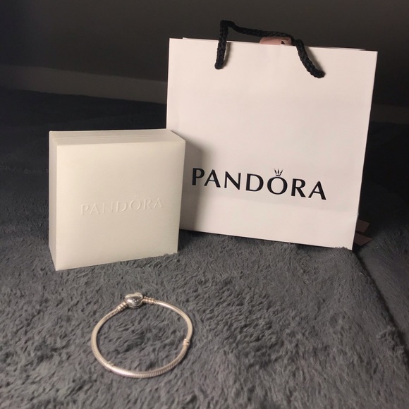 Pandora Moments Heart Clasp Snake Chain Bracelet. - Picture 1 of 7